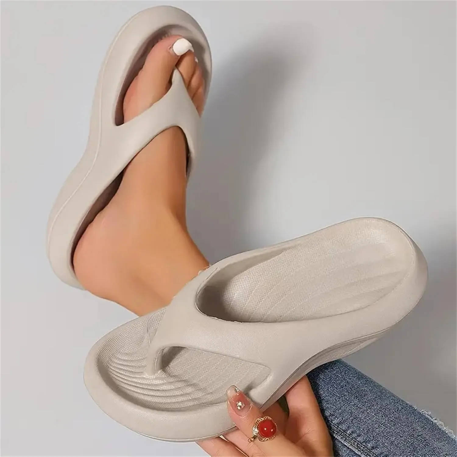 Arch Support Flip Flops for Women Orthopedic Sandals Plantar Fasciitis Slippers Women 2025 Trendy Comfortable Thong Sandals Going Out Beach Vacation Flip Flops Outdoor Walking Lightweight Flipflops
