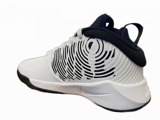 Shock Dispersing Design Nike scarpa da pallacanestro da ragazzi Team Hustle 9 AQ4224 100 bianco nero