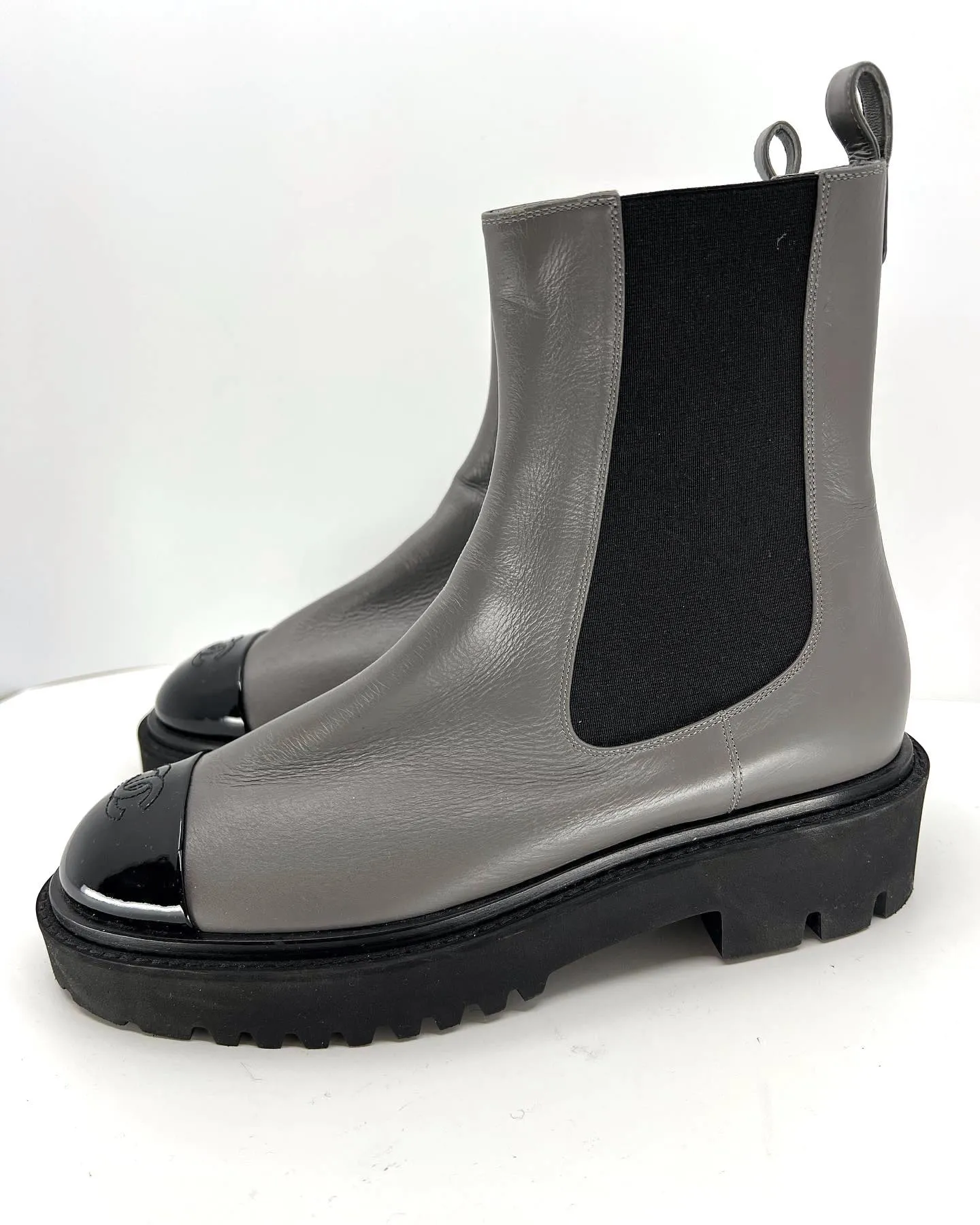 CHANEL CALFSKIN PATENT CAP TOE CC LOGO CHELSEA LEATHER BOOTS