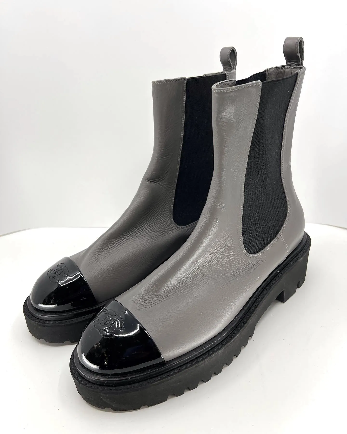 CHANEL CALFSKIN PATENT CAP TOE CC LOGO CHELSEA LEATHER BOOTS