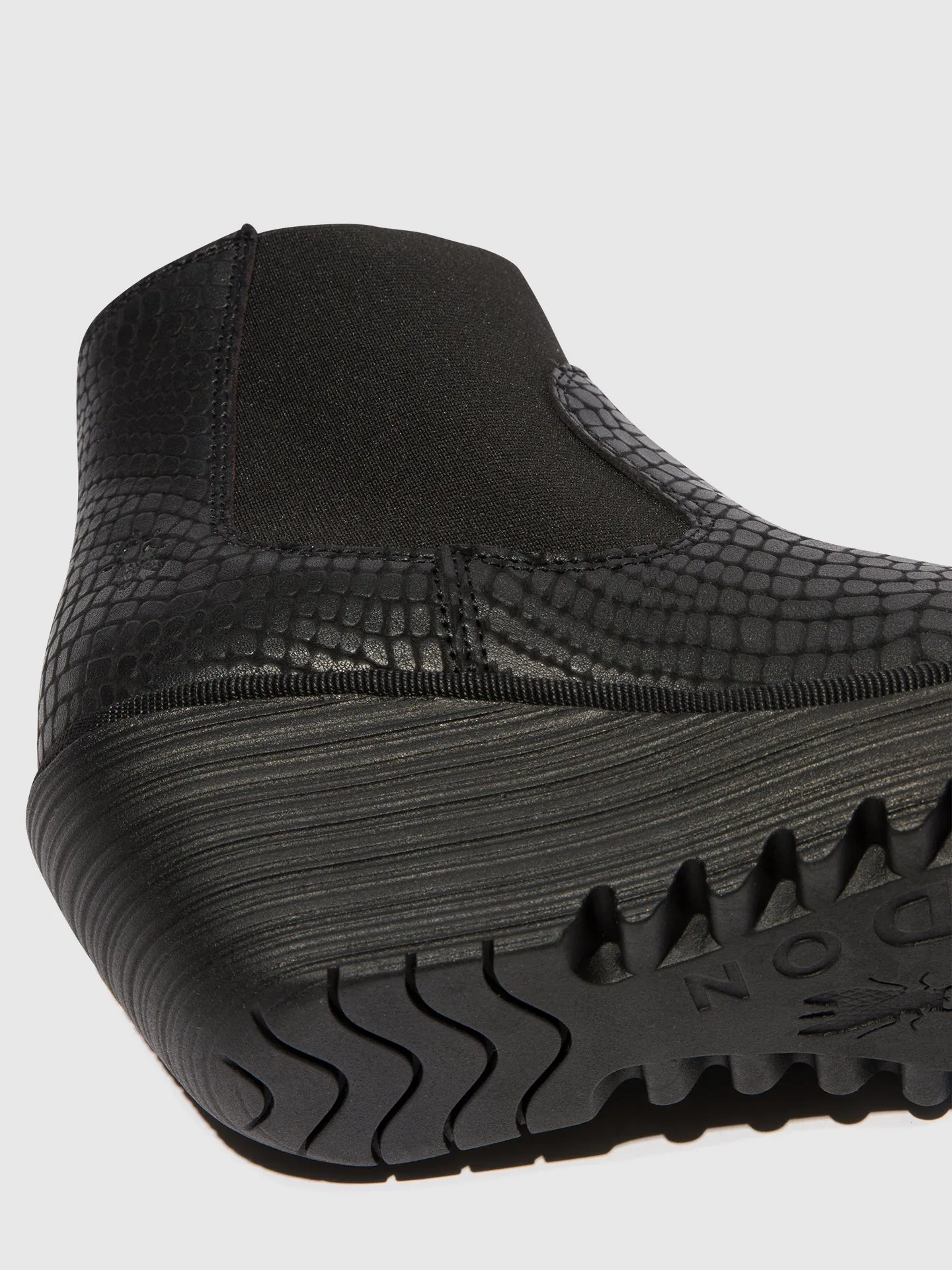 Chelsea Ankle Boots YADE398FLY CROCO BLACK