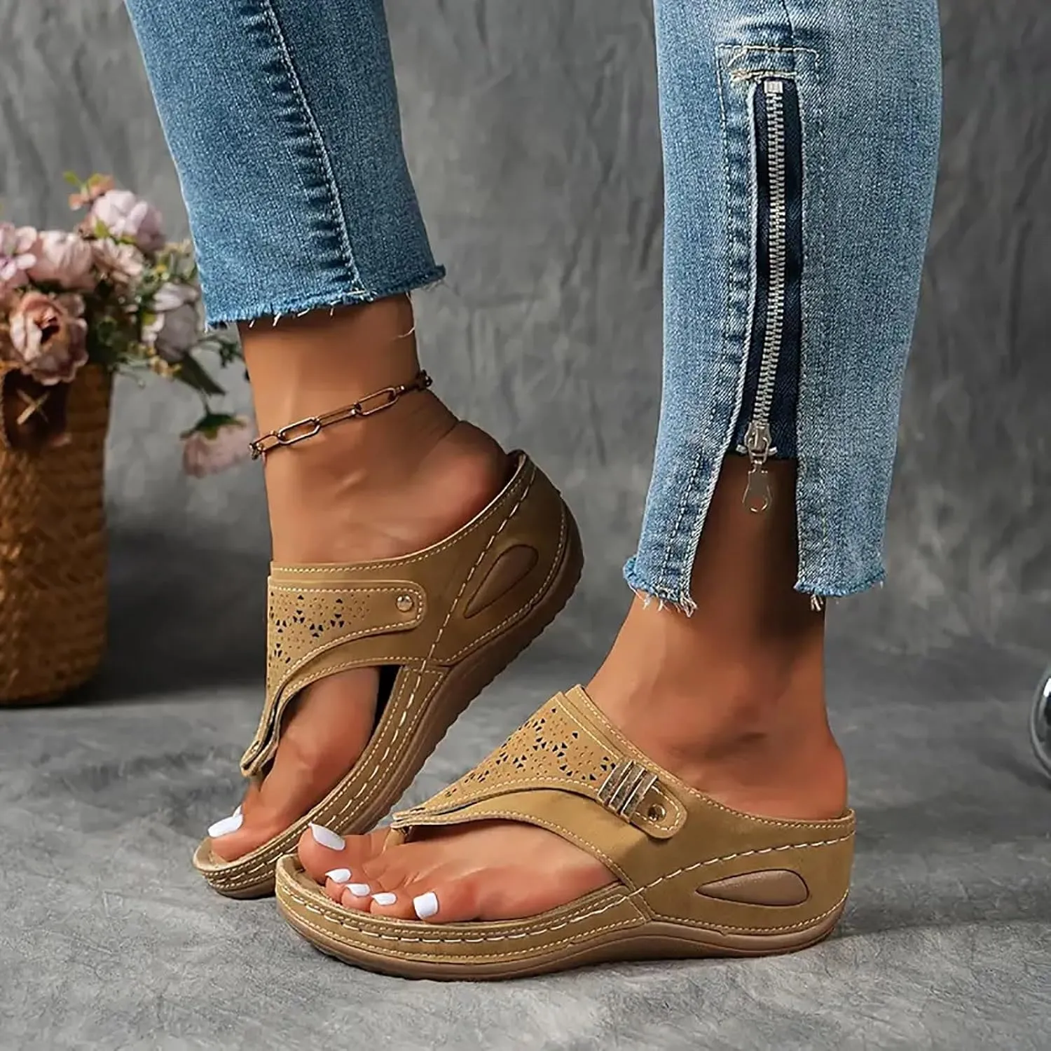 Eduavar Orthopedic Sandals for Women, Womens Sandals Comfortable Flip Flops with Arch Support Summer Beach Sandals Slippers