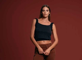 Air Comfort Double Layered Collar Griffai Top corto con bretelle rouches DGP3106N nero