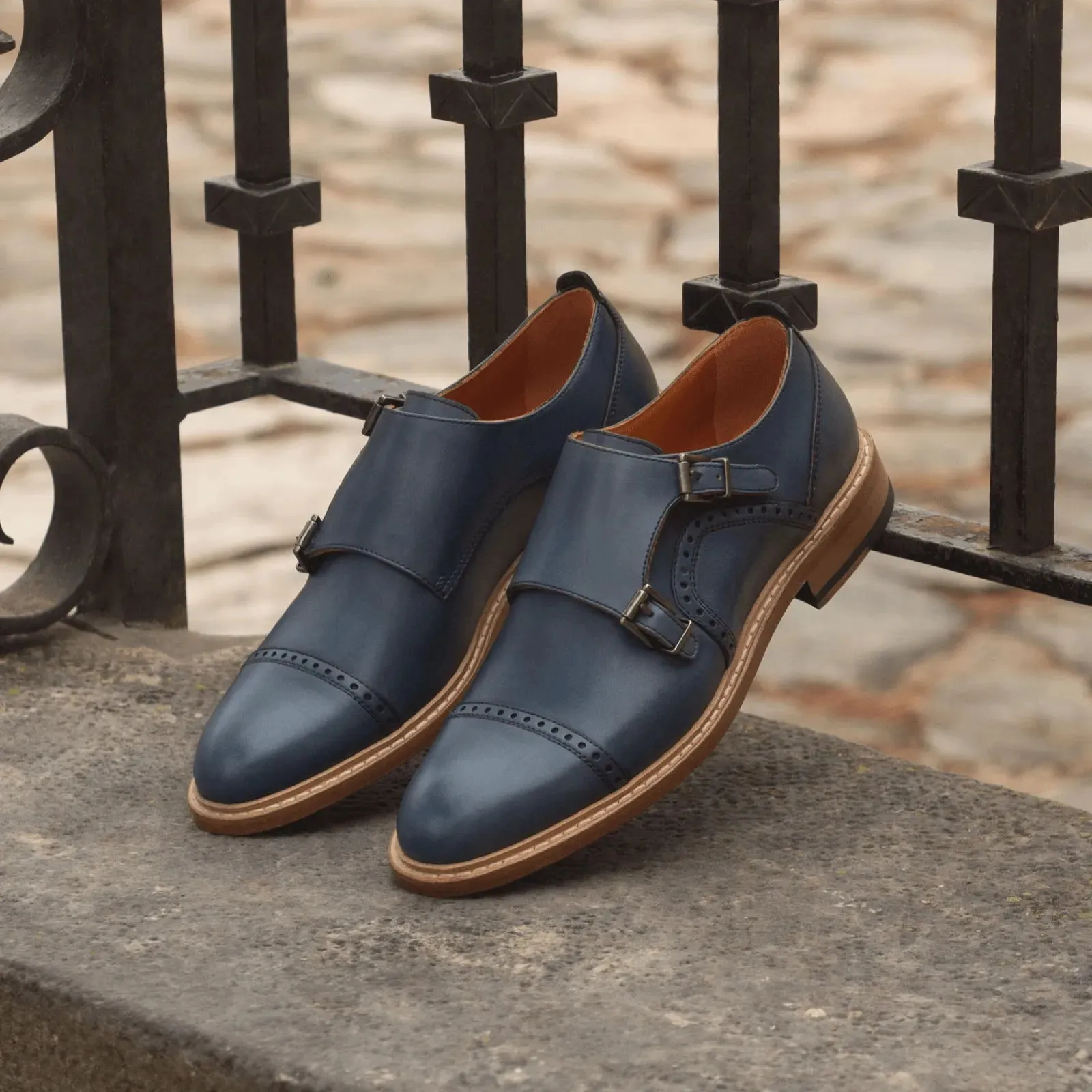 Julieta Woman Double Monk
