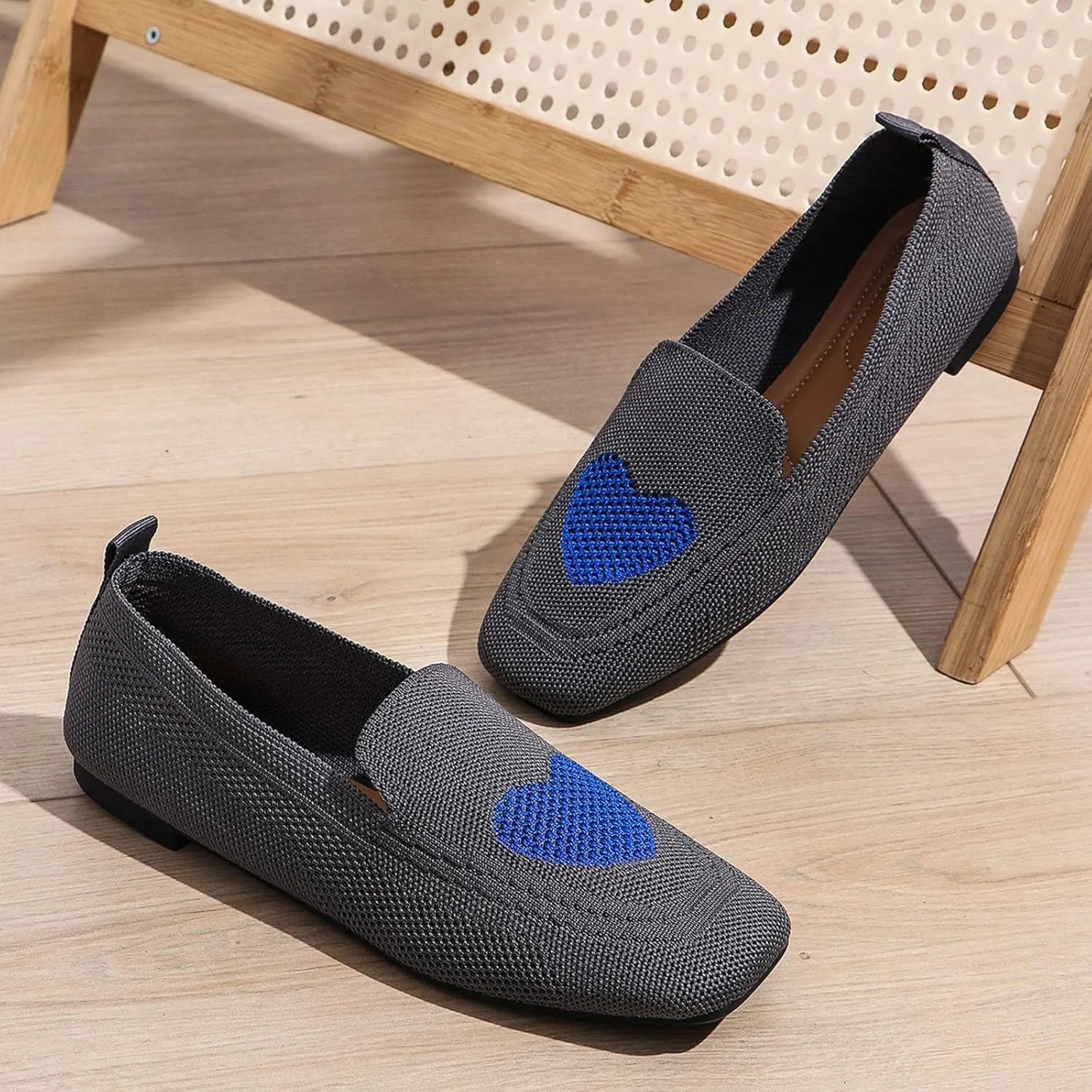 Ladies Casual Solid Color Love Mesh Breathable Fly Weave Shallow Mouth Flat Shoes Single Shoes Soybean Shoes Casual Shoes Arches Sandals