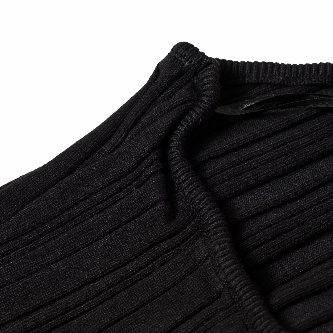 large - size wheels XT Studio canotta top America a costine da donna. Colore nero