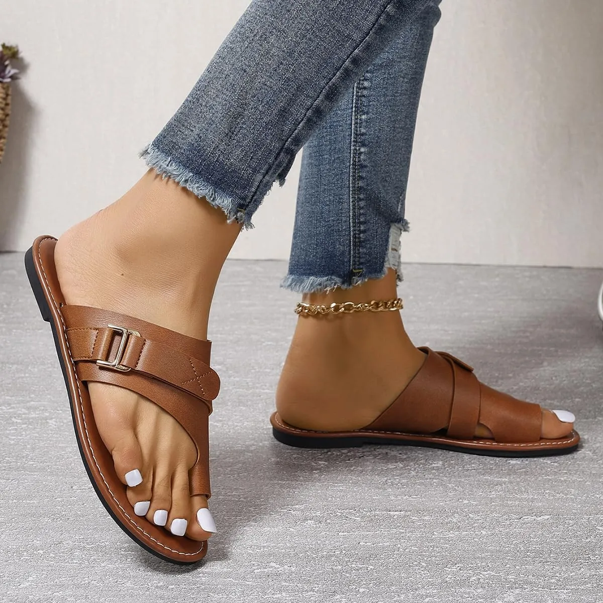 Leather Flat Sandals for Women Open Toe Ring Loop Strap Flip Flops Clip Toe Slip on Slide Sandals, Bunion Correction Leather Slippers Casual Outdoor Fashion Non Slip Footwear