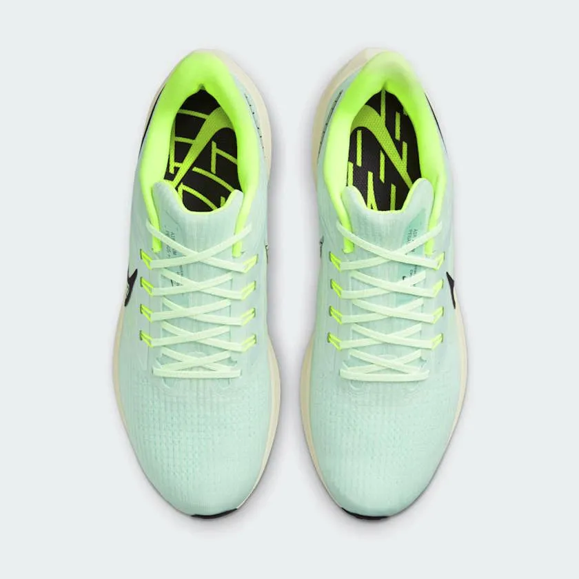 Casual runner Muscle - building Nike Air Zoom Pegasus 39 Men's Green Trainers DH4071 301