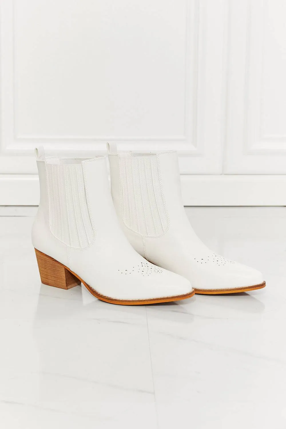 Love the Journey  - Stacked Heel Chelsea Boot in White For women