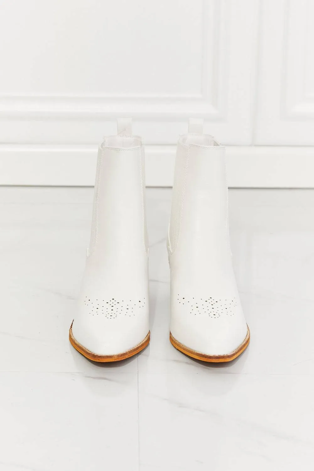 Love the Journey  - Stacked Heel Chelsea Boot in White For women