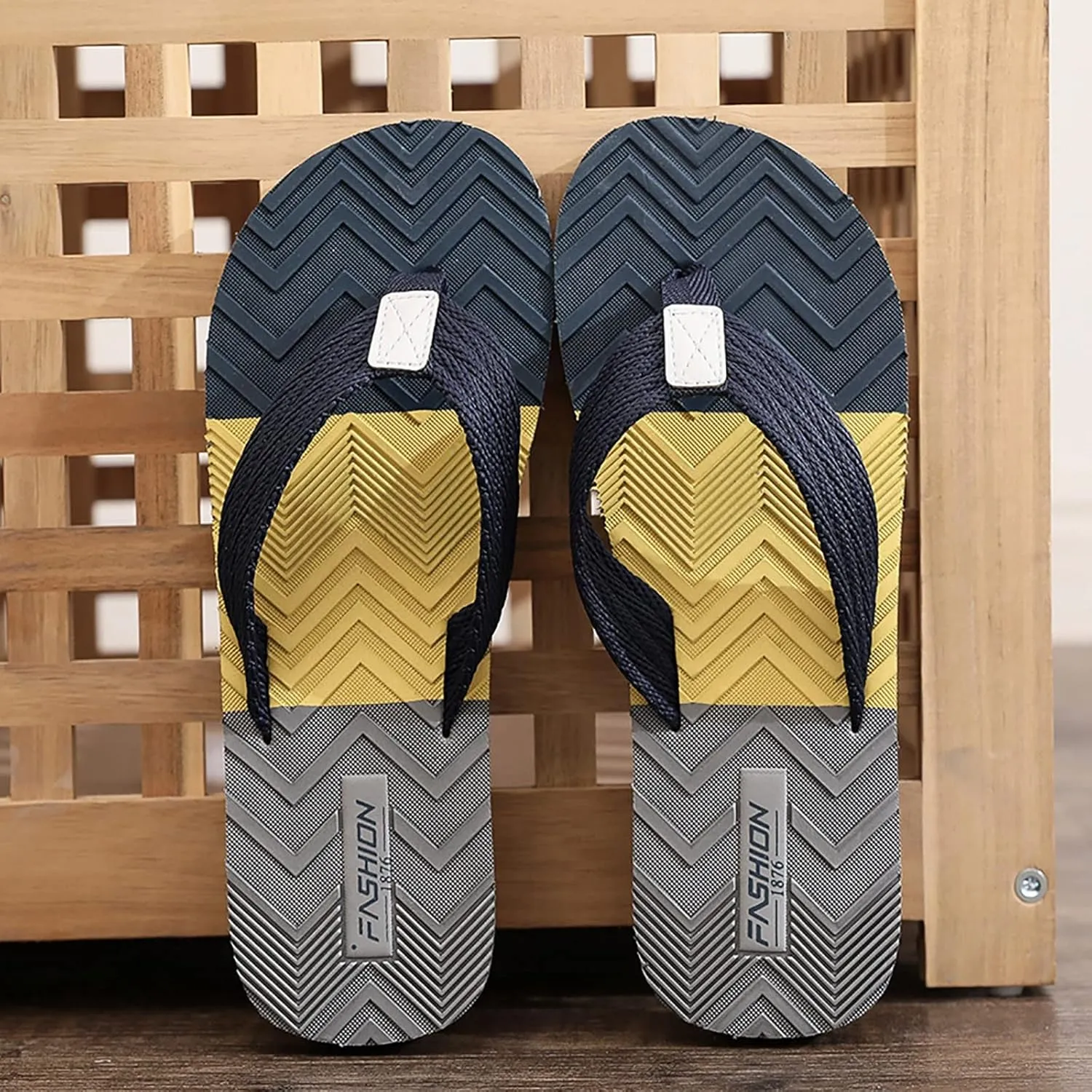 Men Classical Comfortable Flip Flop Fashion Sandals Slide Sandals Beach Slippers Air Walk Flip Flops