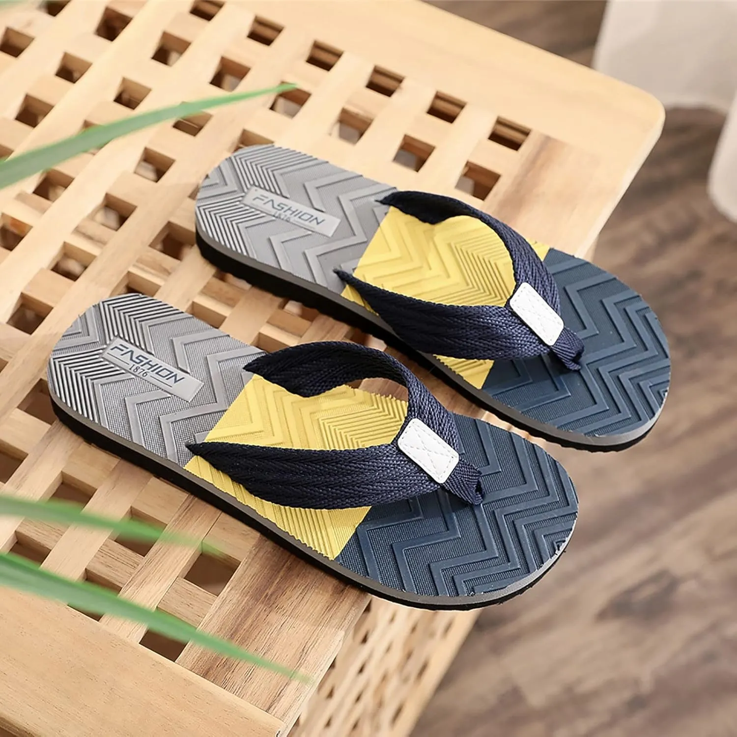 Men Classical Comfortable Flip Flop Fashion Sandals Slide Sandals Beach Slippers Air Walk Flip Flops