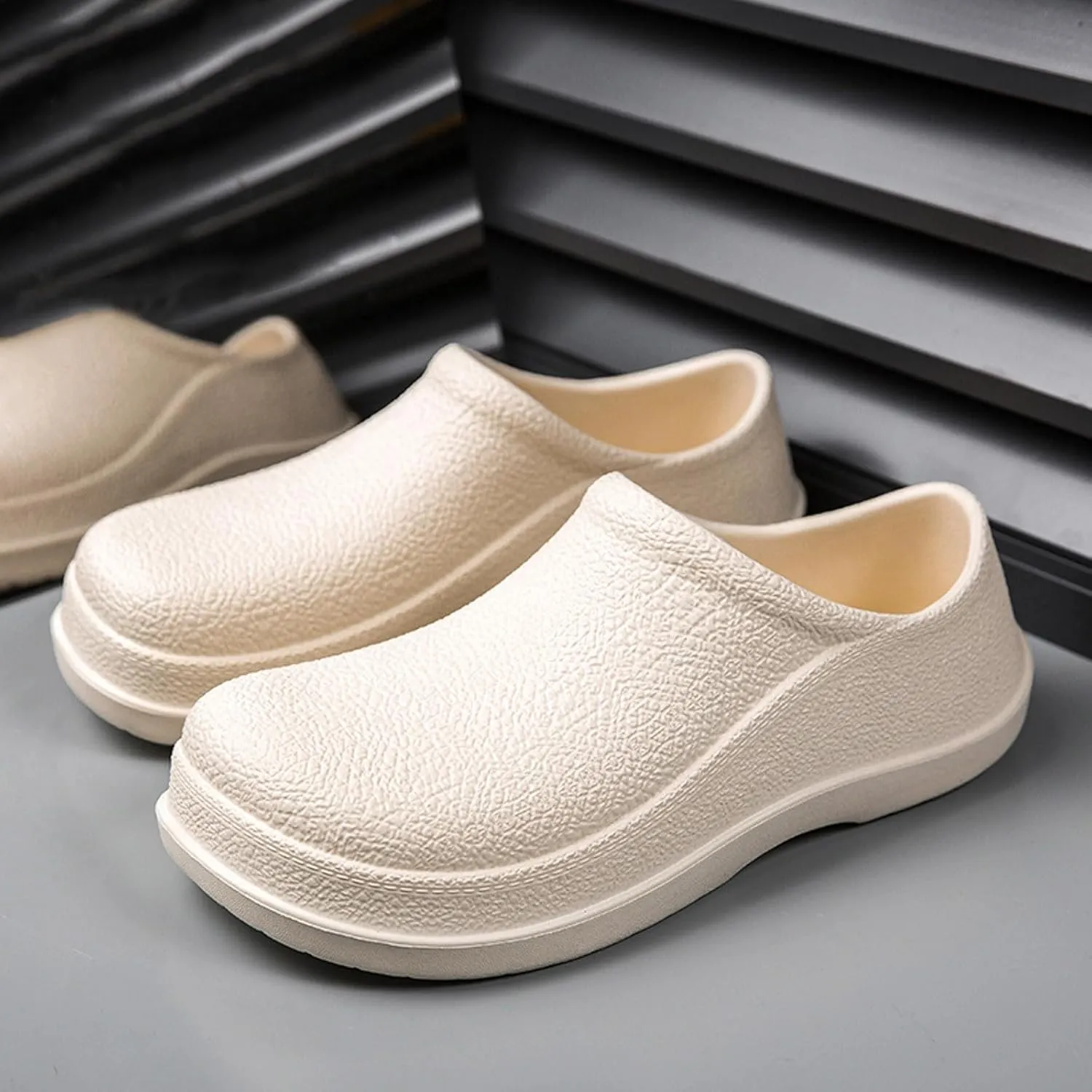 Men Sandals Fashionable Solid Color Minimalist New Pattern Flat Bottomed Spring And Summer Men Closed Toe Sandals