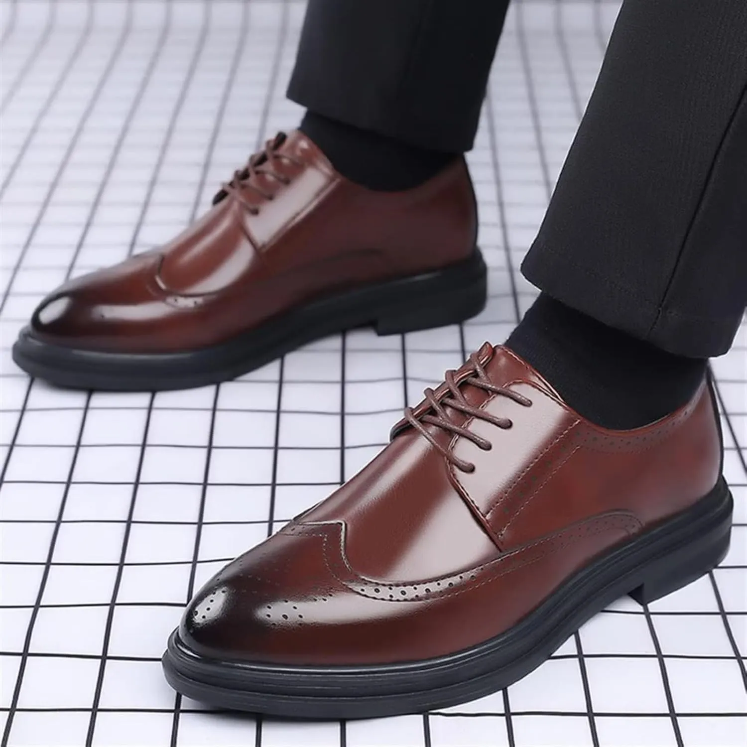Men's Leather Lace Up Brogues Dress Oxford Shoes Casual Retro Wingtip Carving Derby Prom Shoes Pointed Toe Business Formal Shoes