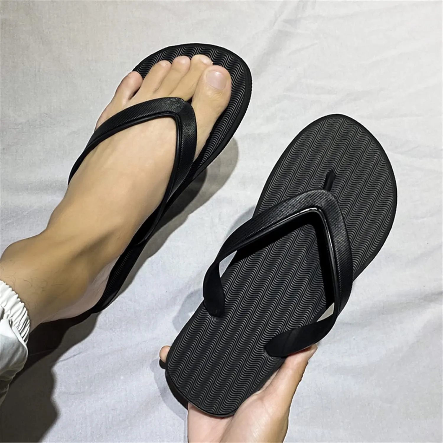 Mens Sport Flip Flops Fashion Summer Men Flip Flops Flat Bottom and Light Cover Comfortable and Simple Solid Color