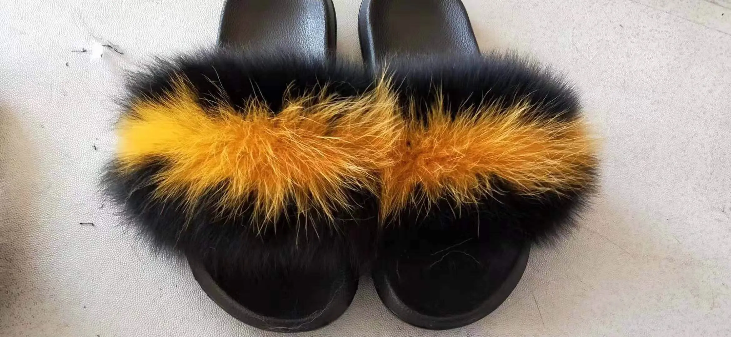 Multicolor fur slippers