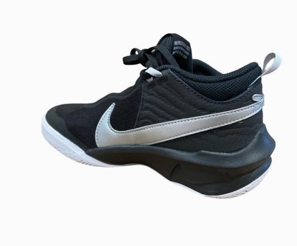 Dynamic Fit Nike scarpa da pallacanestro da ragazzo Team Hustle D 10 CW6735 004 nero-argento