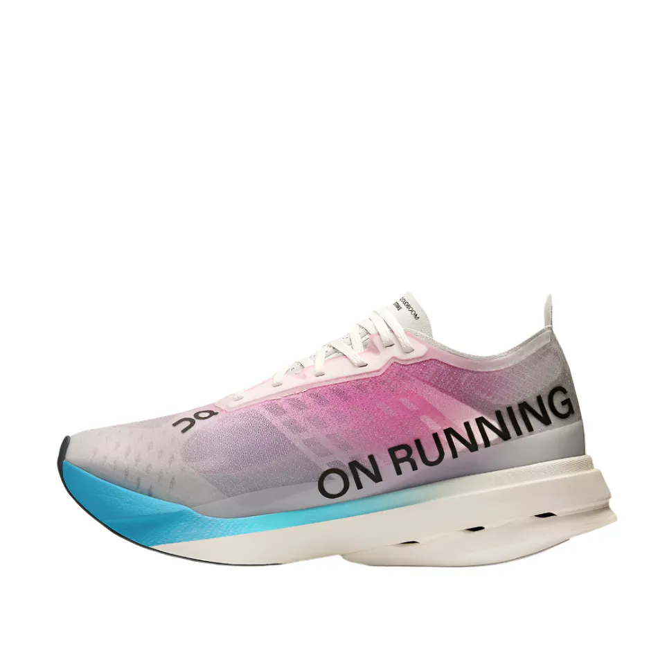 Fitted Traction On Women's Cloudboom Strike Running Shoes in White/Horizon AW25