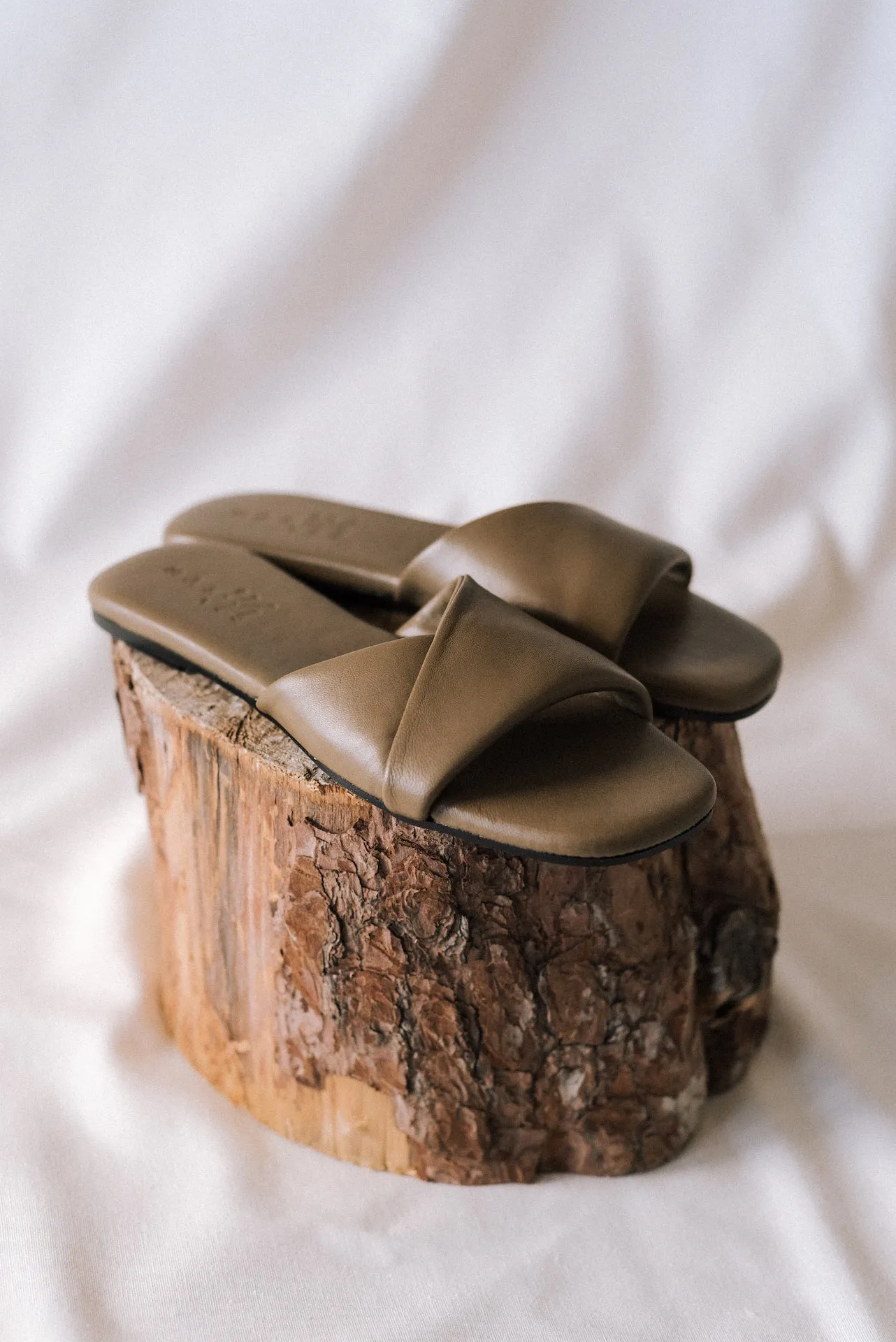 PETRA FLAT SANDALS TAUPE LEATHER