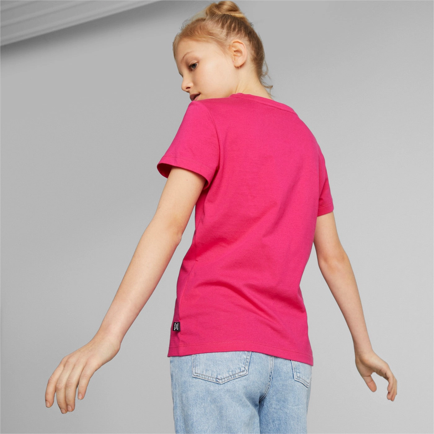 Minimal Look Puma maglietta manica corta da ragazza con logo stampato ESS 587029 01 orchidea