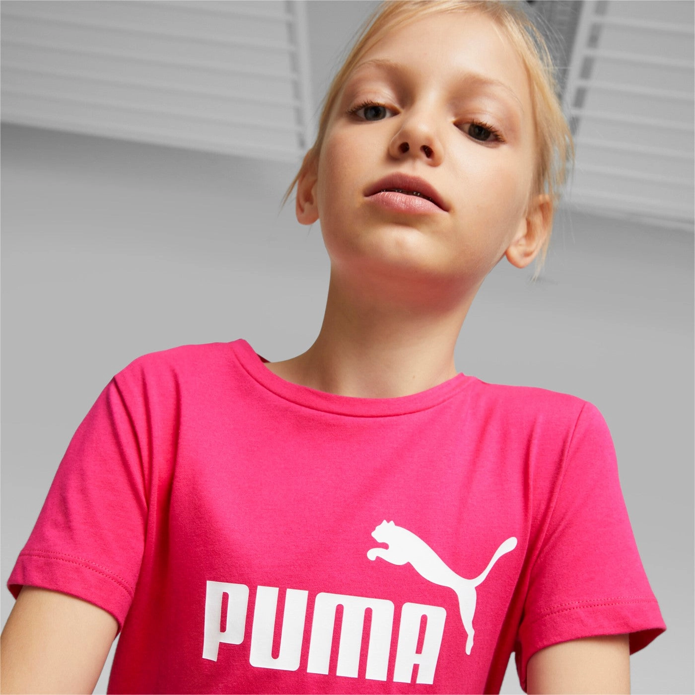 Casual Comfort Look Puma maglietta manica corta da ragazza con logo stampato ESS 587029 01 orchidea
