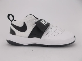 Fitness Footwear straps Nike Team Hustle 8 scarpa da basket 881943 100