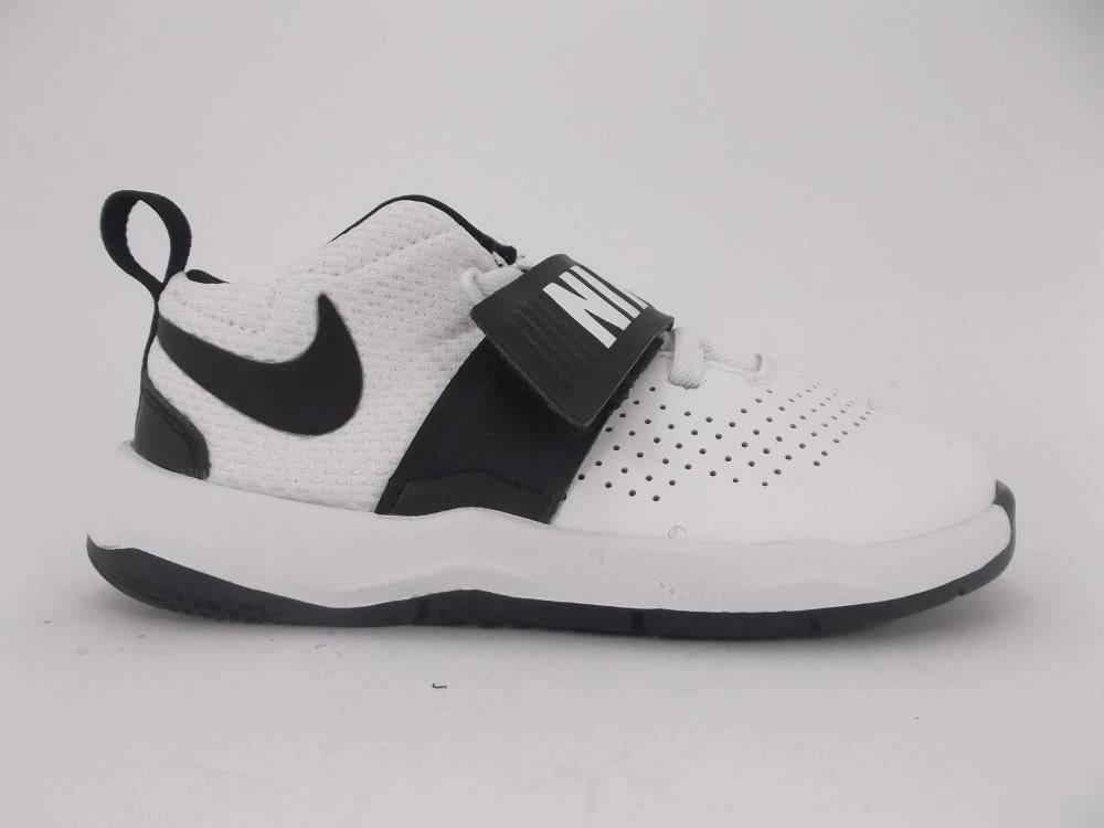 Fitness Footwear straps Nike Team Hustle 8 scarpa da basket 881943 100