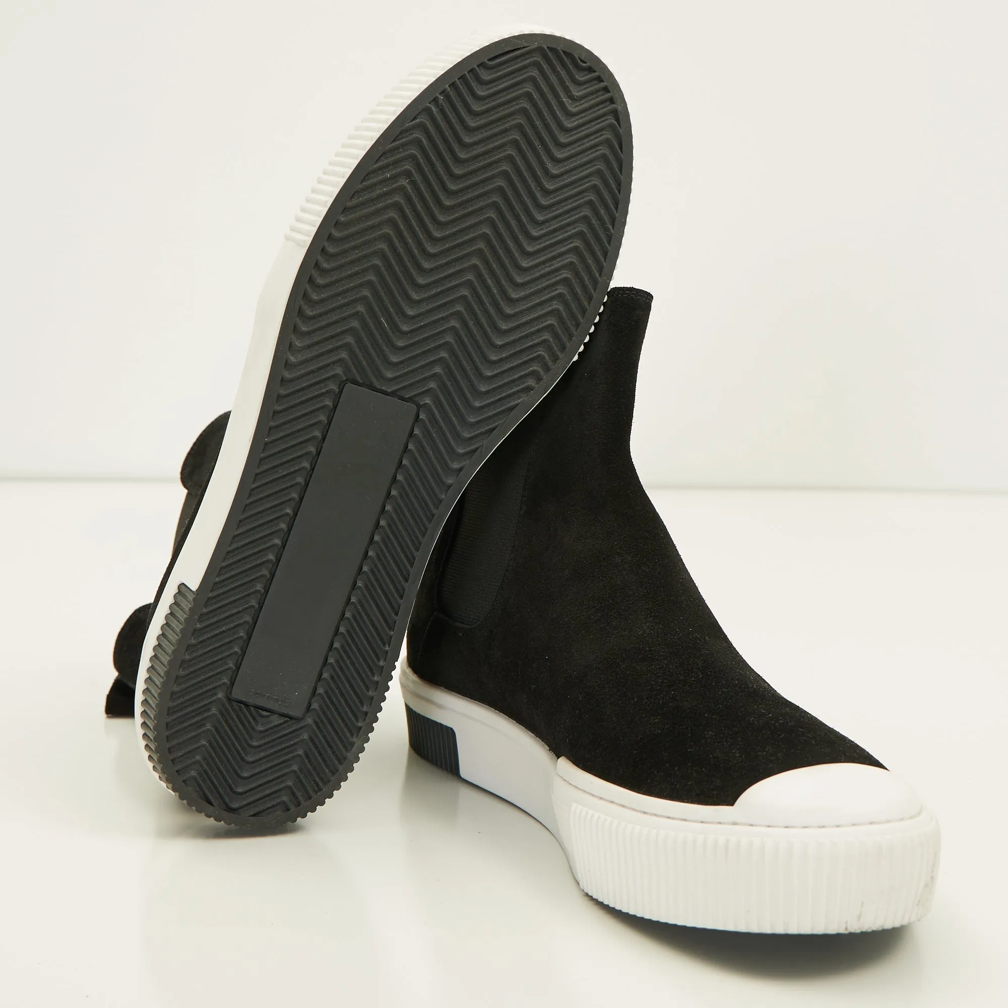 THE KING - Suede Leather and Rubber Sole Chelsea Boots - Black