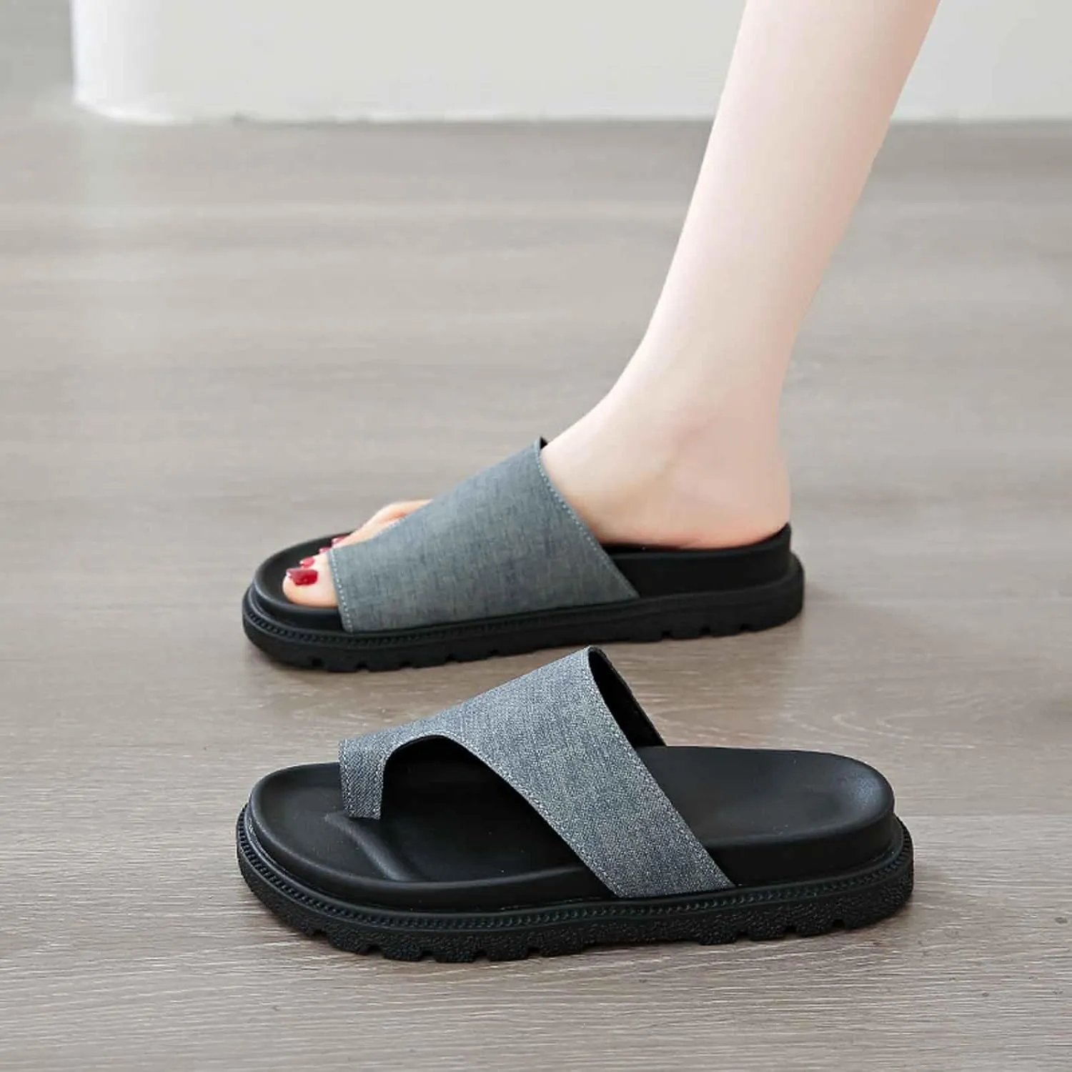 Women's Comfortable Thick Sole Flip Flops Summer Beach Sandals Casual Outdoor Slip On Slippers for Walking Travel