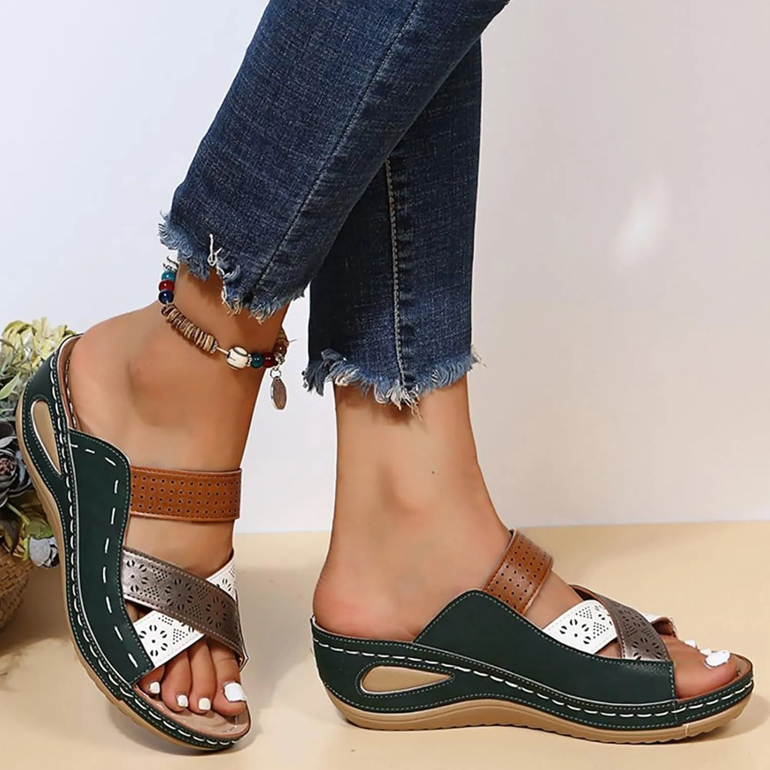 Women's Comfortable Walking Sandals Summer Beach Walking Cushion Sandals Fashion Beach Slides
