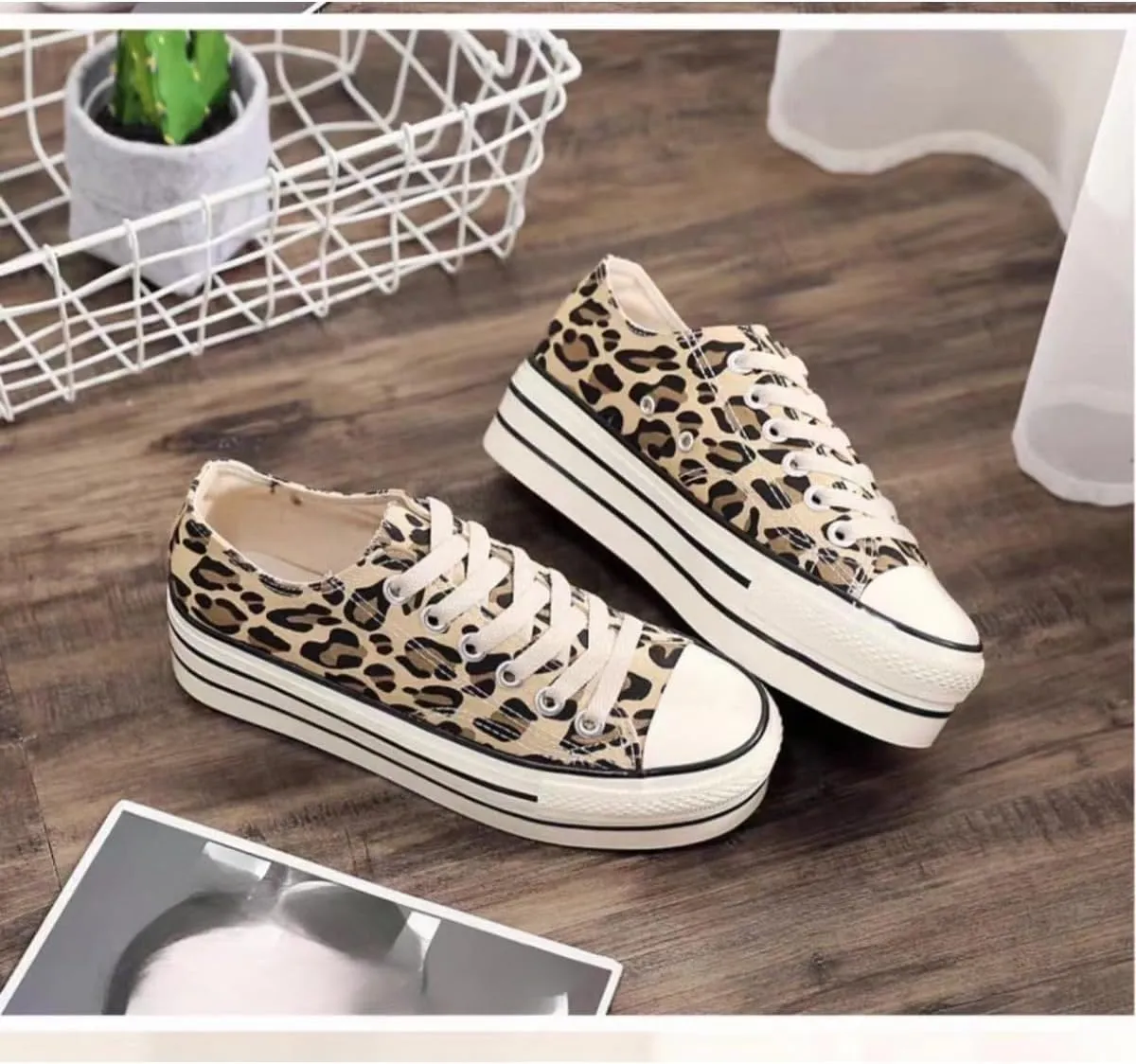 Womens Platform Canvas Shoes Low Top Canvas Sneakers Lace-up Fashion Casual Shoes for Women