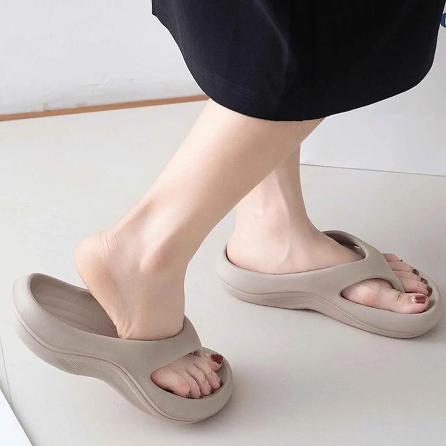 Women's Thong Sandals Summer Comfortable Flat Slippers for Beach Outdoor Casual Wear Thick Sole Pure Color Flip