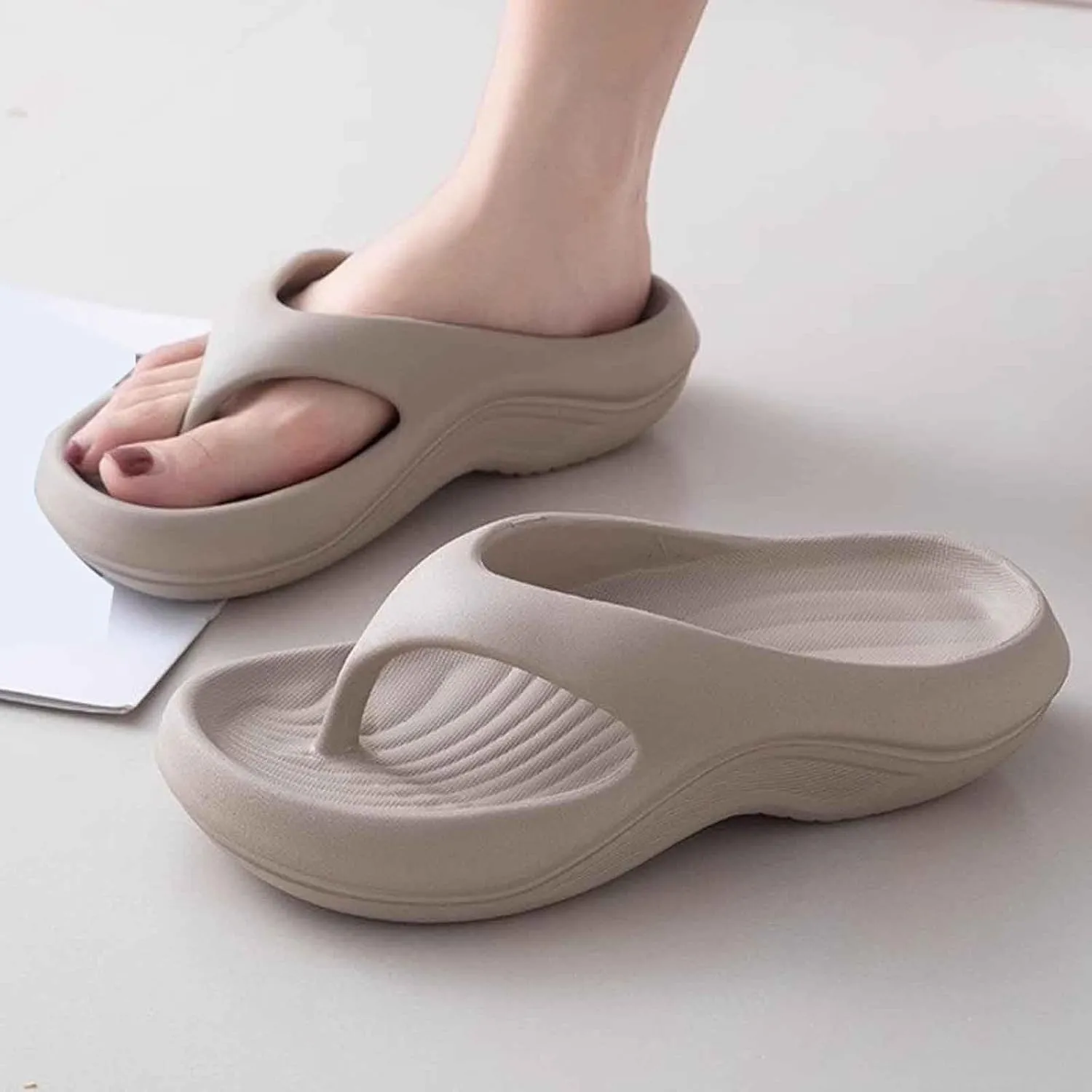 Women's Thong Sandals Summer Comfortable Flat Slippers for Beach Outdoor Casual Wear Thick Sole Pure Color Flip